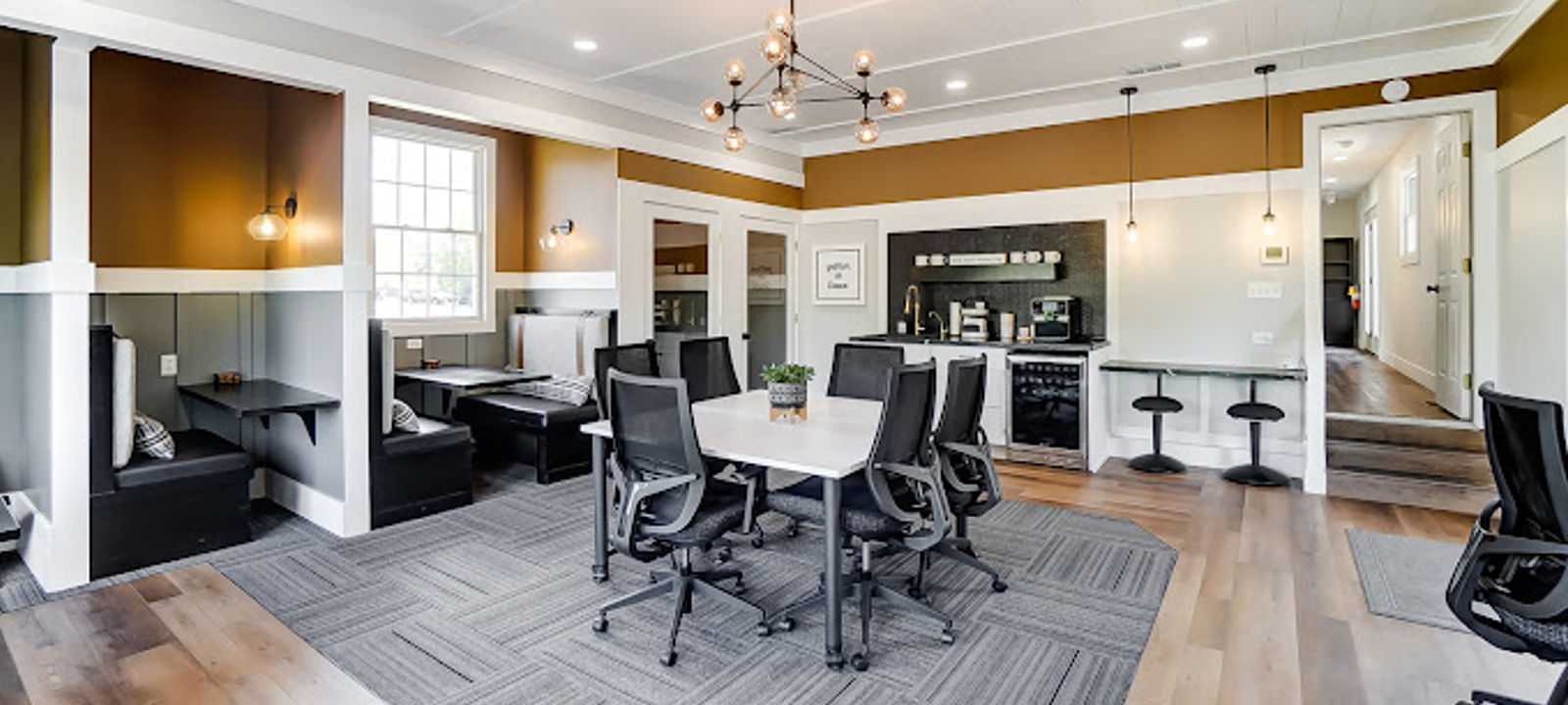 15 Commercial WAY, Springboro - Image 1