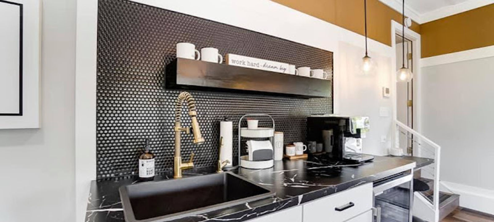 15 Commercial Way, Springboro - Image 1