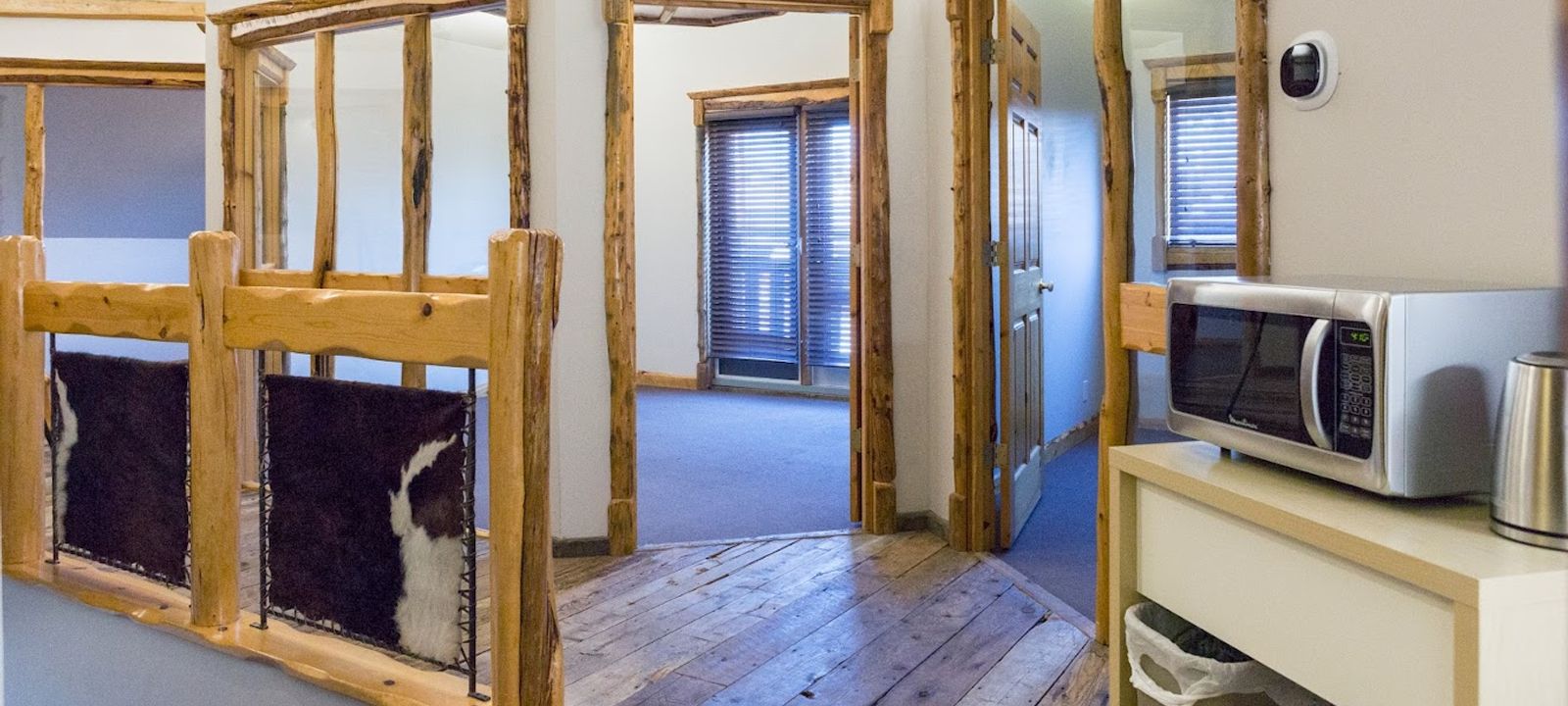 225 Railway St E, Cochrane - Image 1