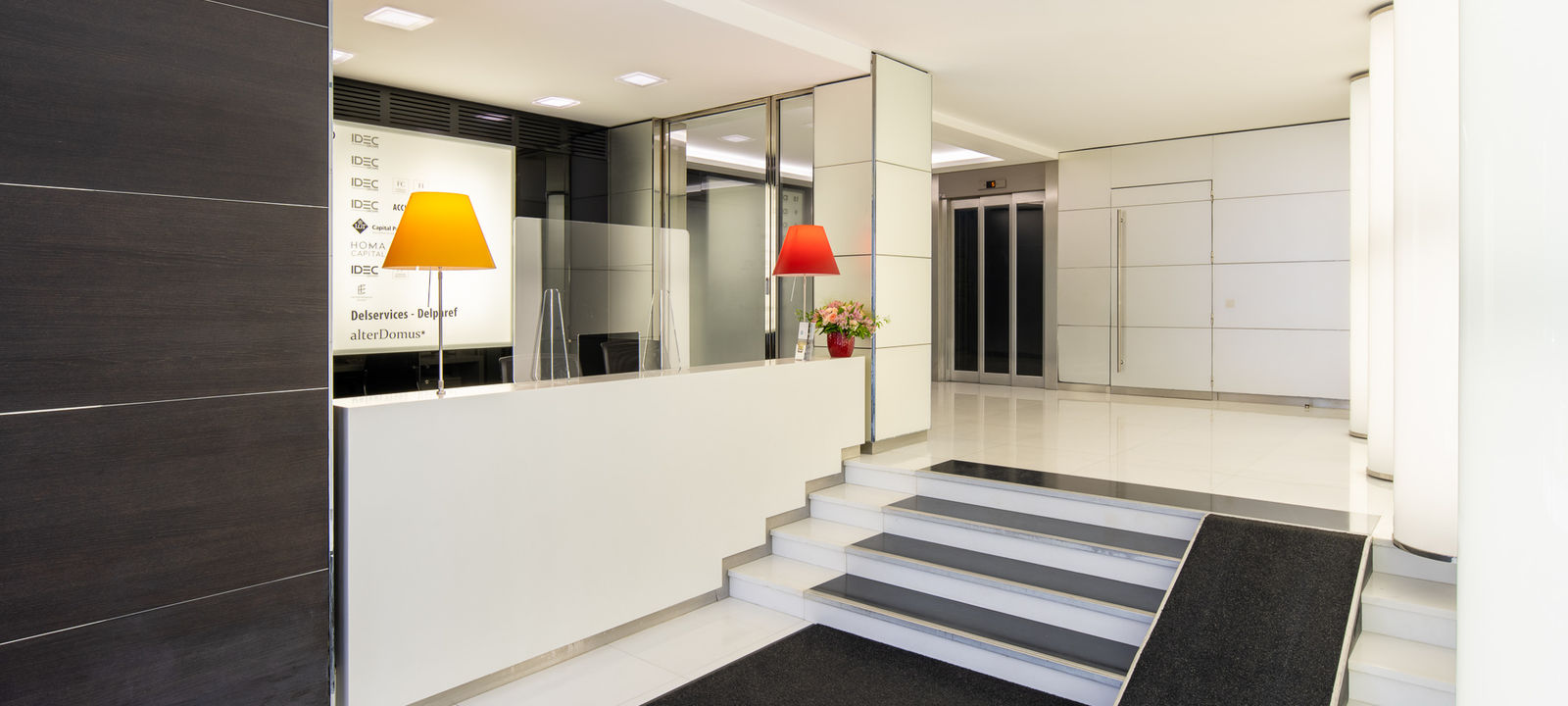 37 Av Pierre 1er De Serbie, Paris - Image 1