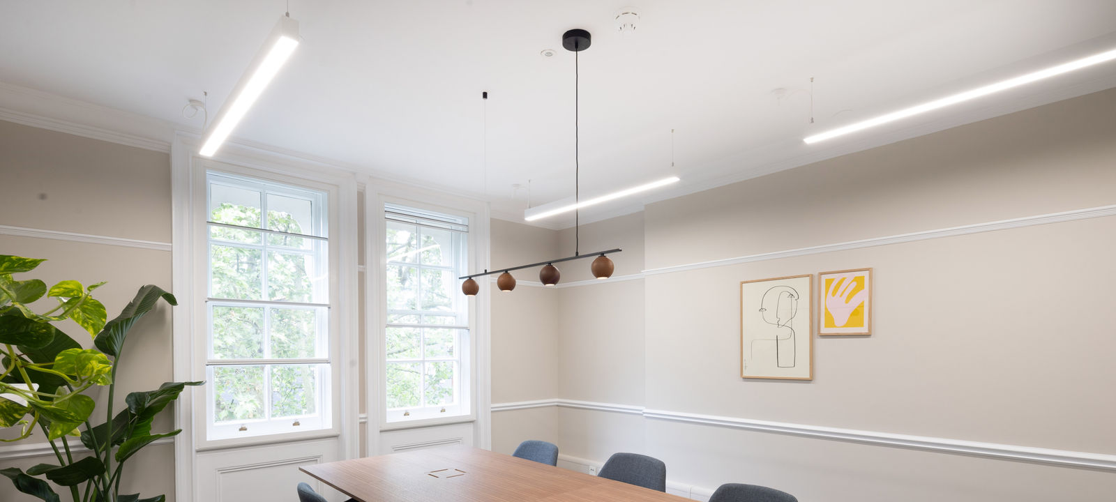 132 Buckingham Palace Road, Greater London - Image 1