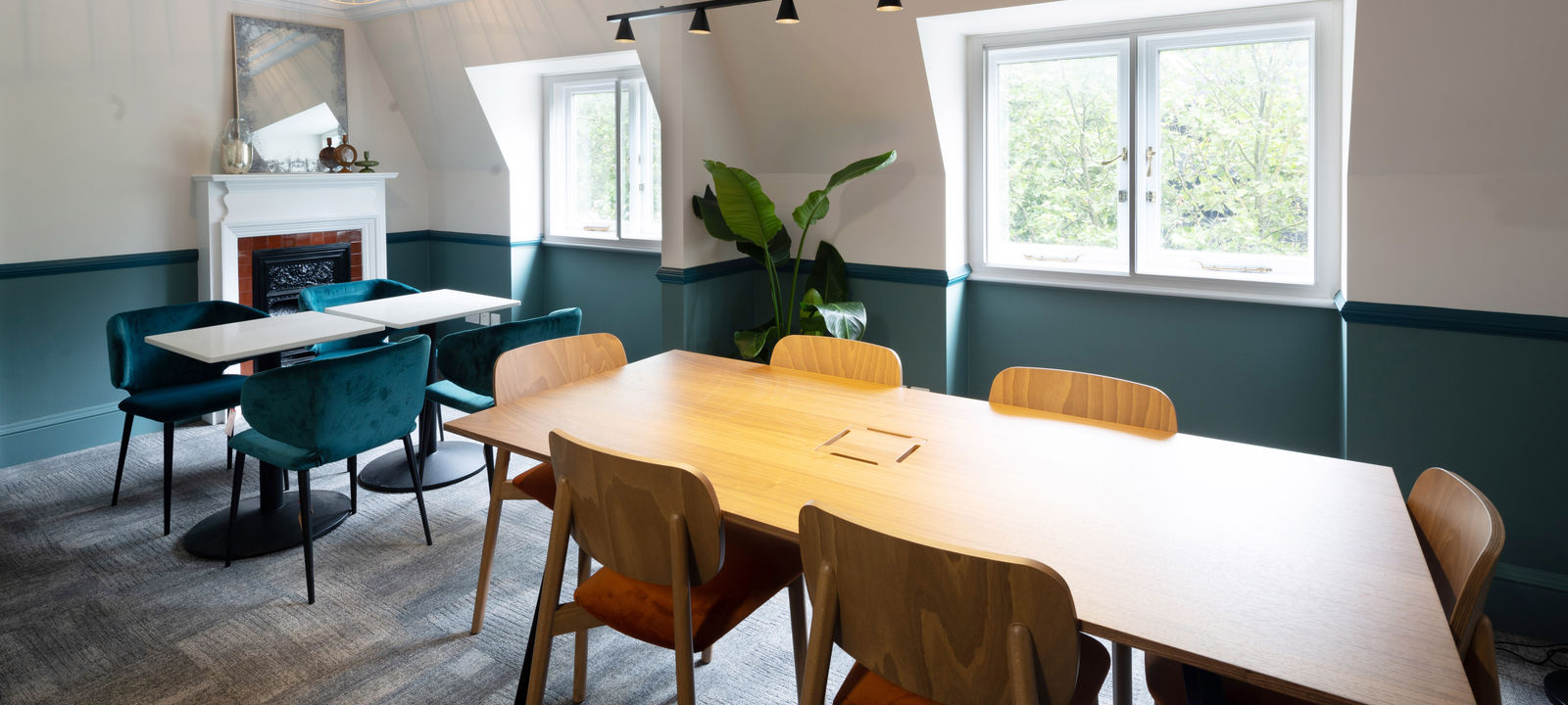 132 Buckingham Palace Road, Greater London - Image 1