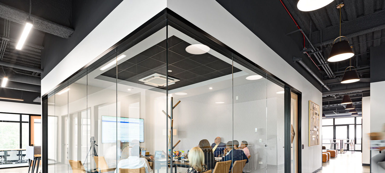 3838 North Ravenswood Avenue, Chicago - Image 1