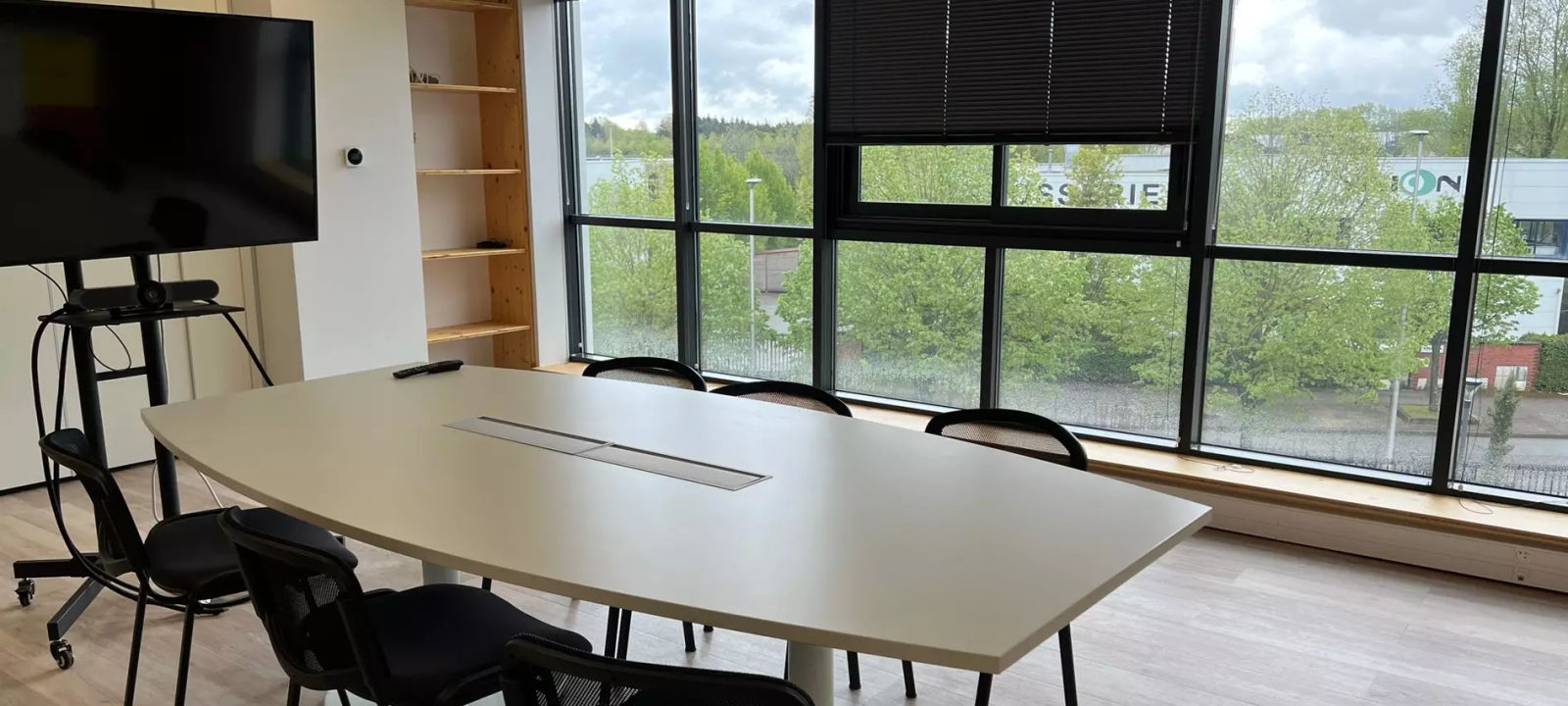 1 Rue Jacqueline Auriol, Guyancourt - Image 1