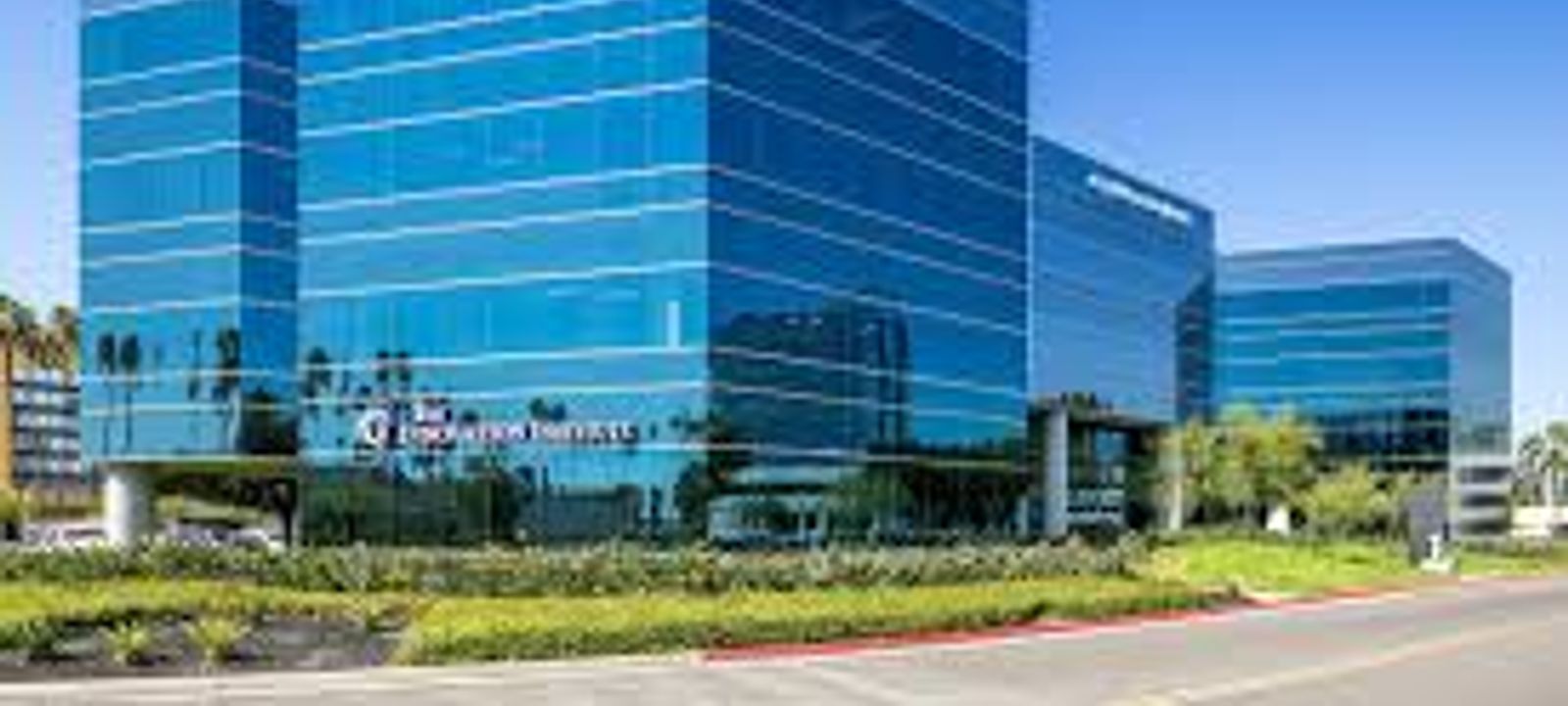 1 Centerpointe Drive, La Palma - Image 1