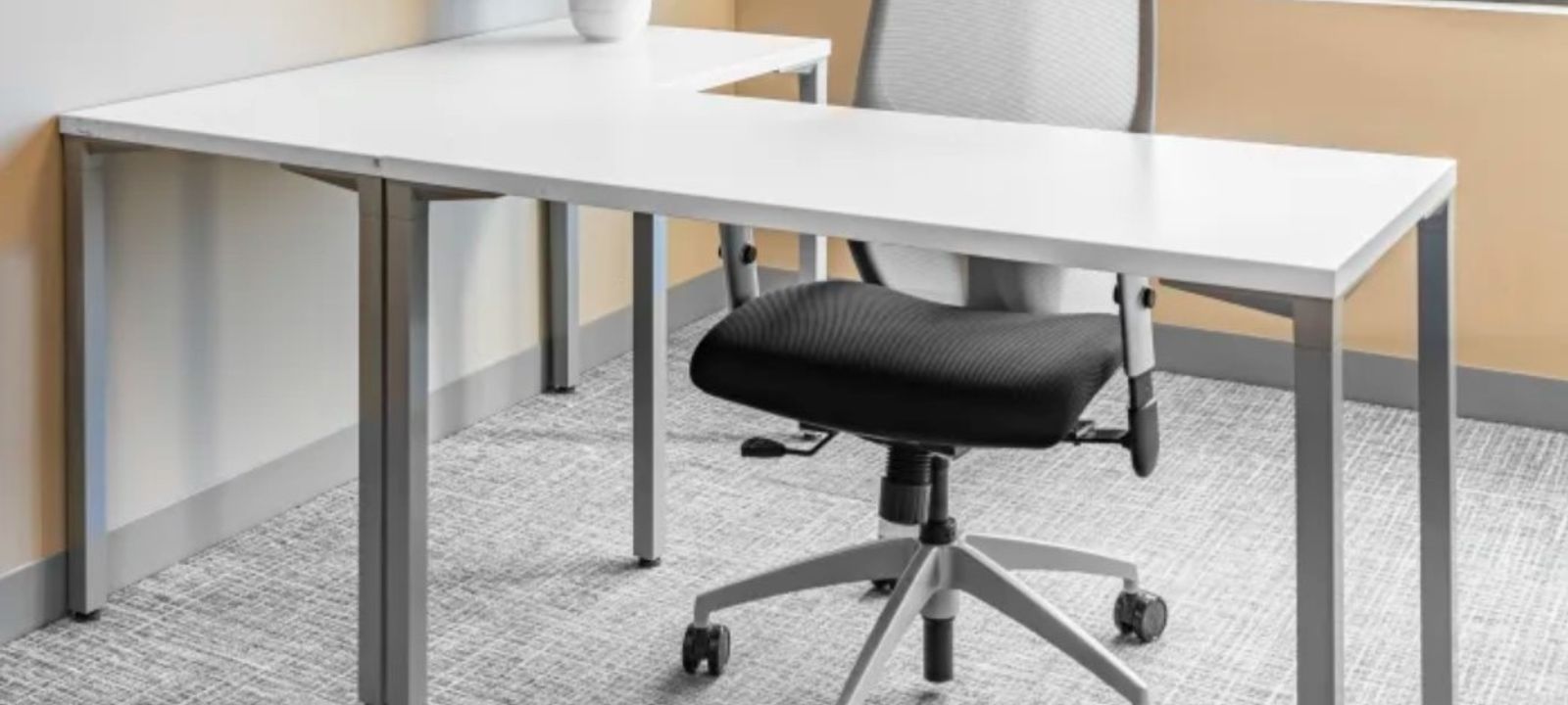 20937 Ashburn Rd, Ashburn - Image 1