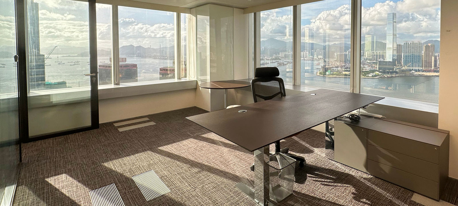 99 Queen's Road Central, Central - Image 1