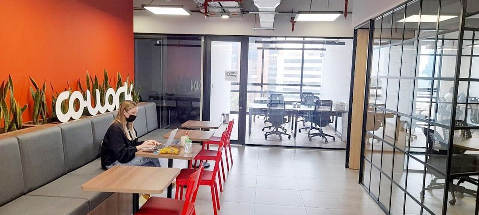 16 Carrera #97-46, Bogotá - Image 1