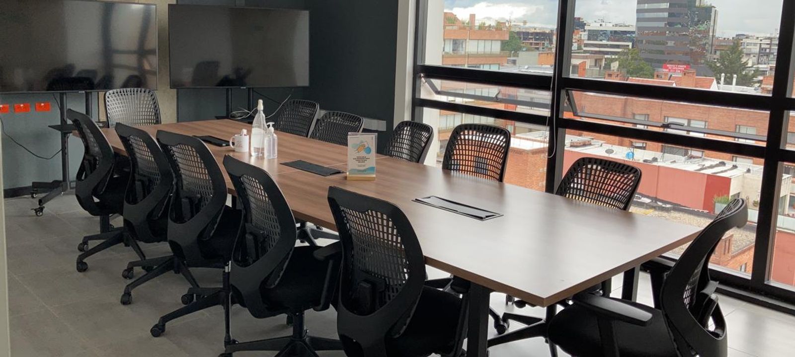 16 Carrera #97-46, Bogotá - Image 1