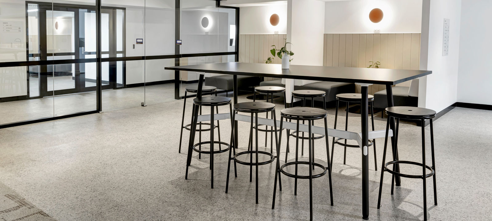 433 Logan Road, Greenslopes - Image 1