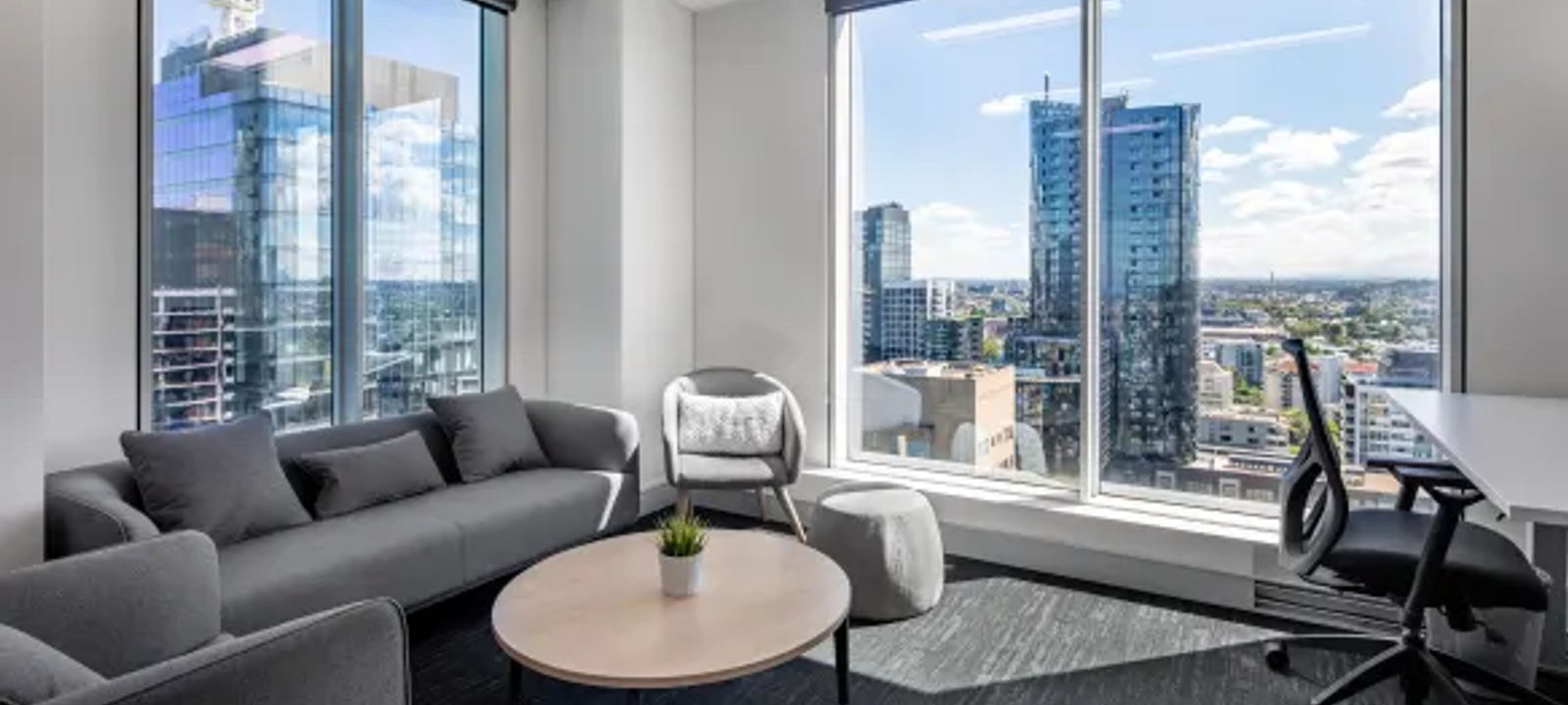 1 Rue Jacqueline Auriol, Marignane - Image 1