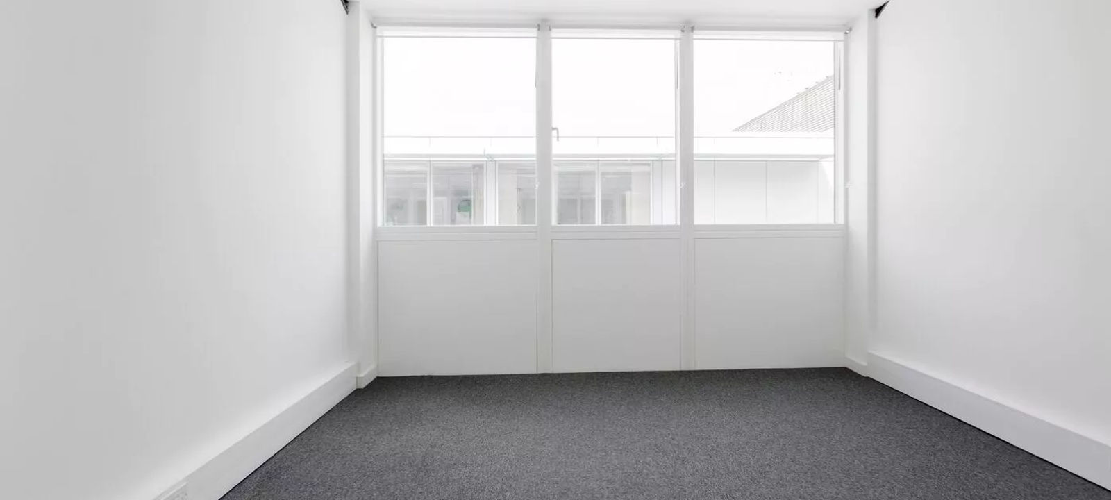 Great West Road, Brentford - Image 1