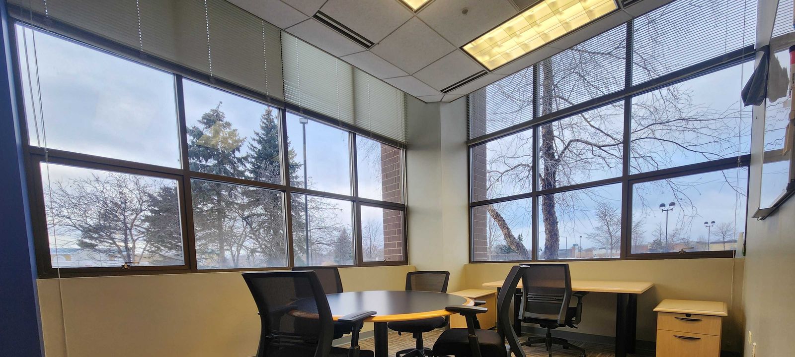 250 Parkway Drive, Lincolnshire - Image 1