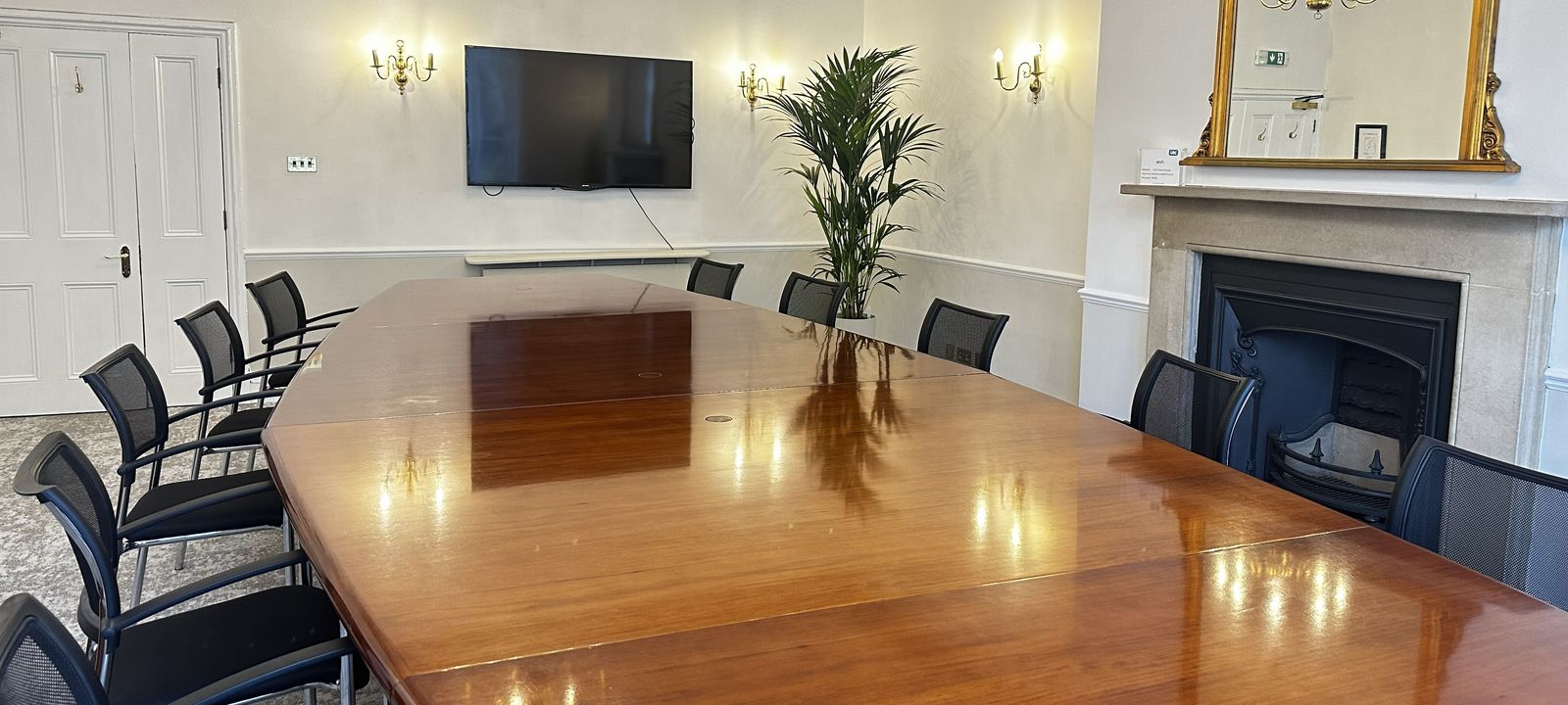 12 Castle Hill, Windsor And Maidenhead - Image 1