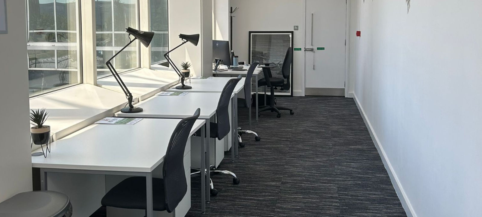 125 High Street, Crawley - Image 1