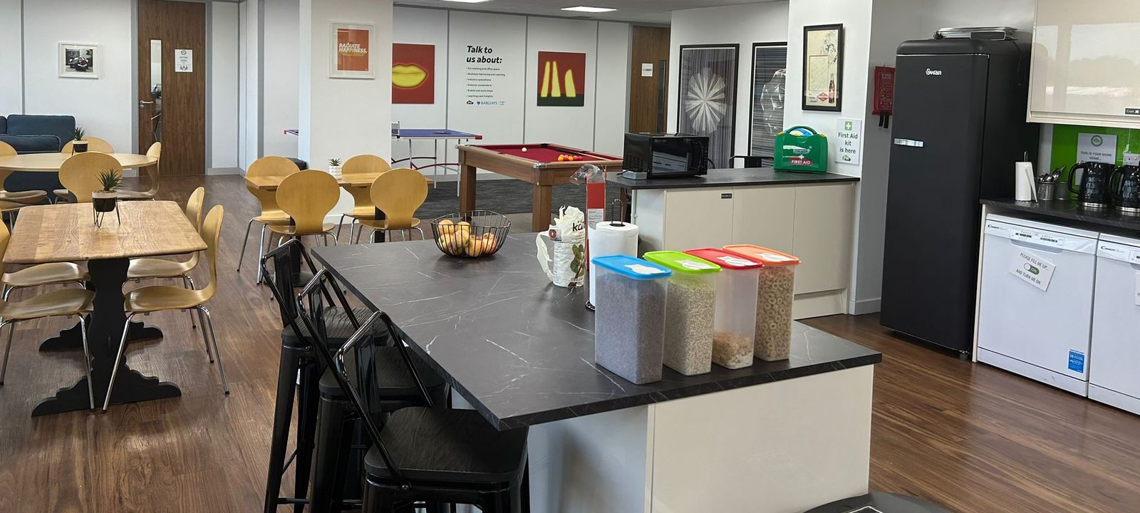 125 High Street, Crawley - Image 1