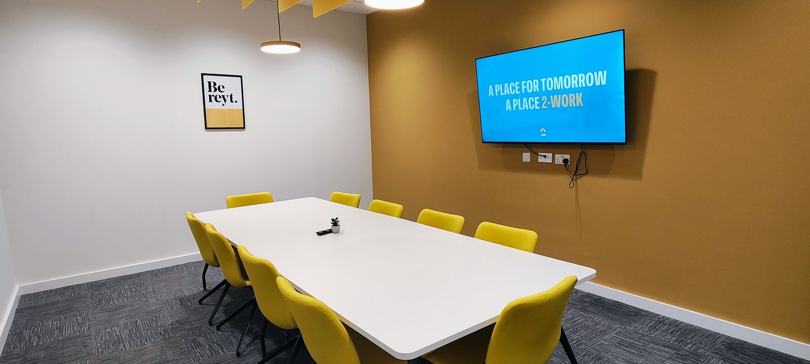 Millshaw Park Lane, Leeds - Image 1