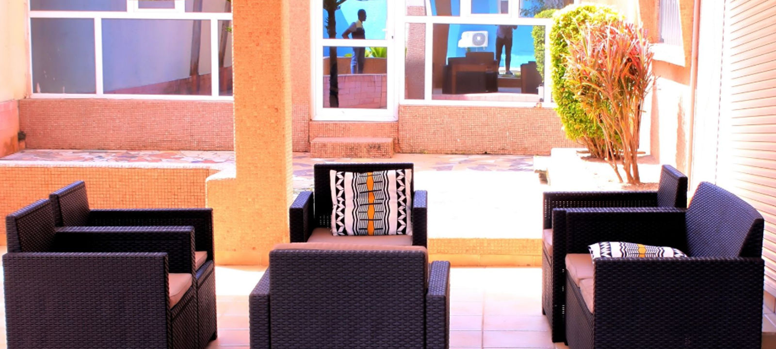 8224+mm5 Abidjan, Côte D'ivoire - Image 1