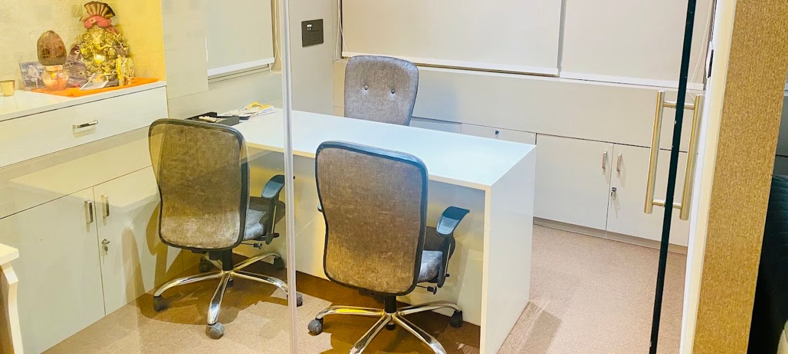 Bhandarkar & Law College Road Junction Signal, Deccan Shivajinagar - Image 1