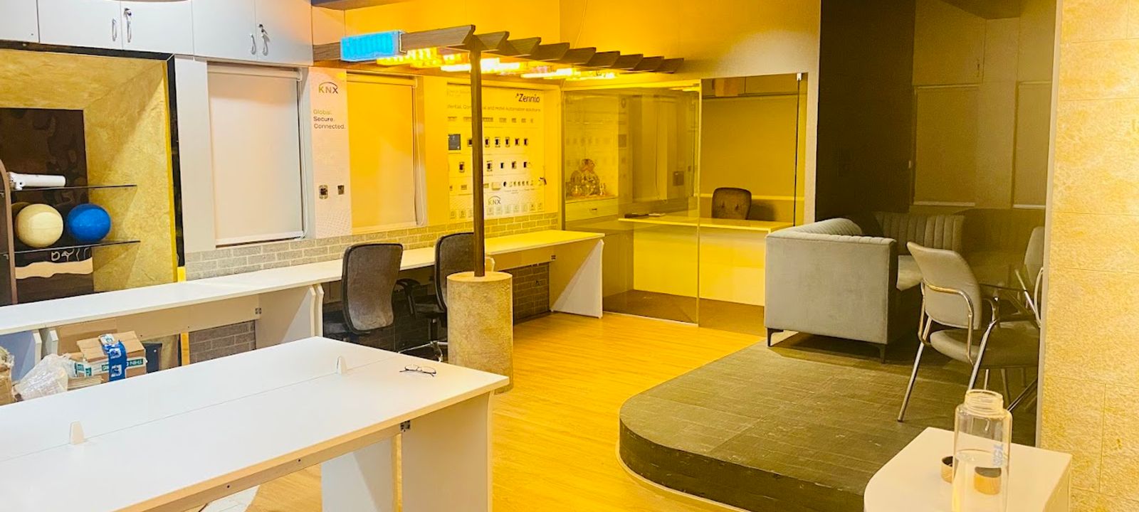 Bhandarkar & Law College Road Junction Signal, Deccan Shivajinagar - Image 1