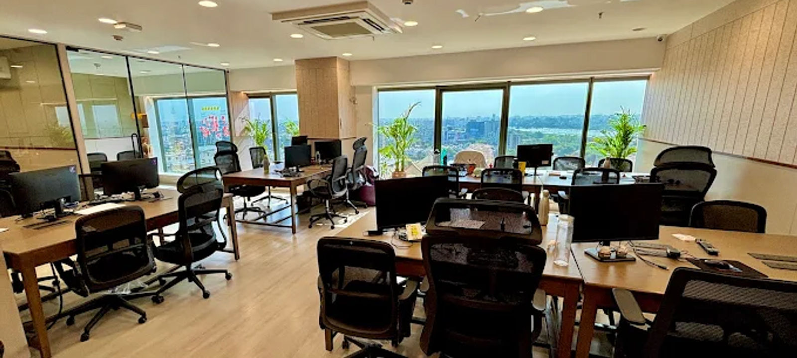 The Junomoneta Tower Opp Pal Rto Near Rajhans Cinema Pal Adajan, Surat - Image 1