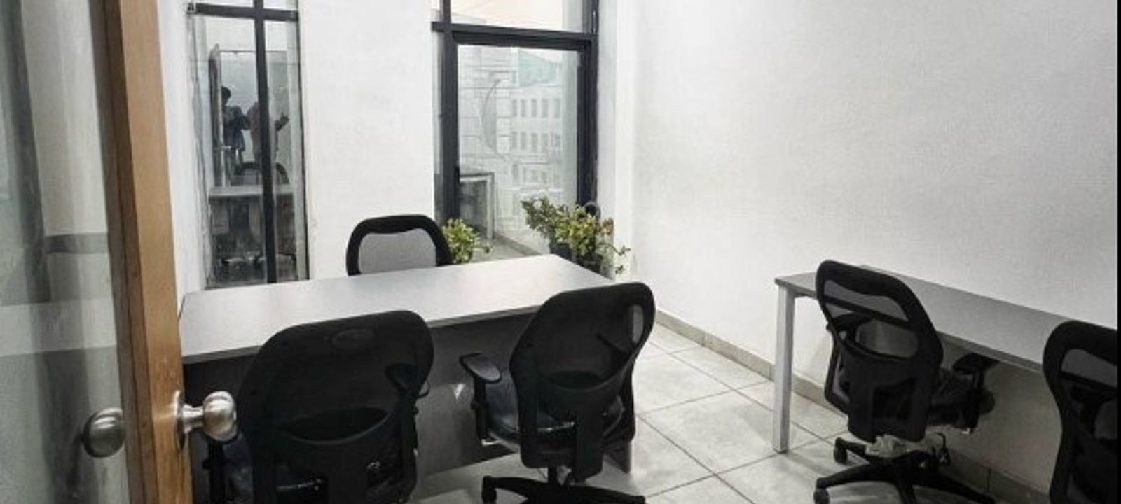 F4 F Block Sector 8, Noida - Image 1
