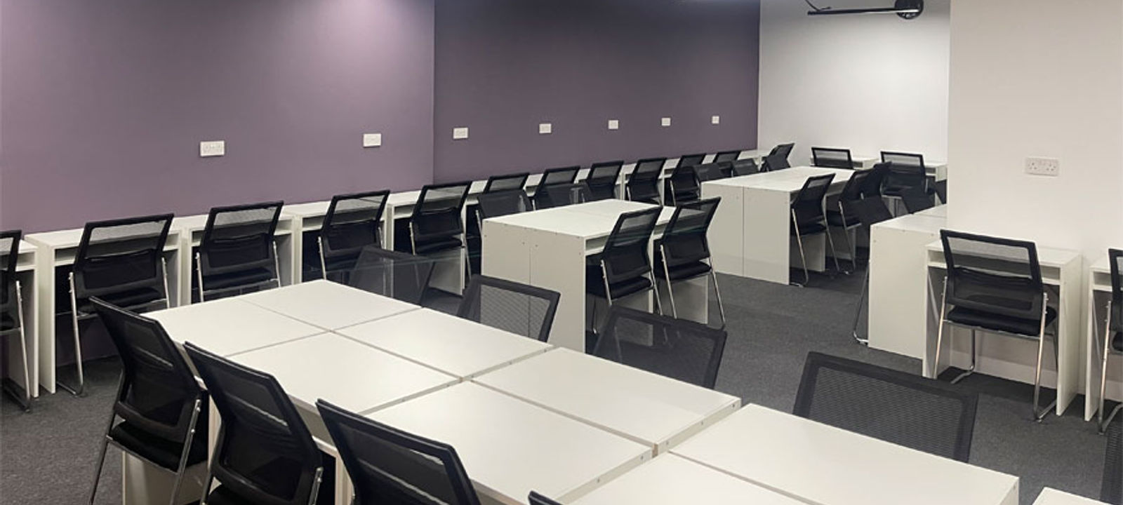 Corniche Street, Sharjah - Image 1