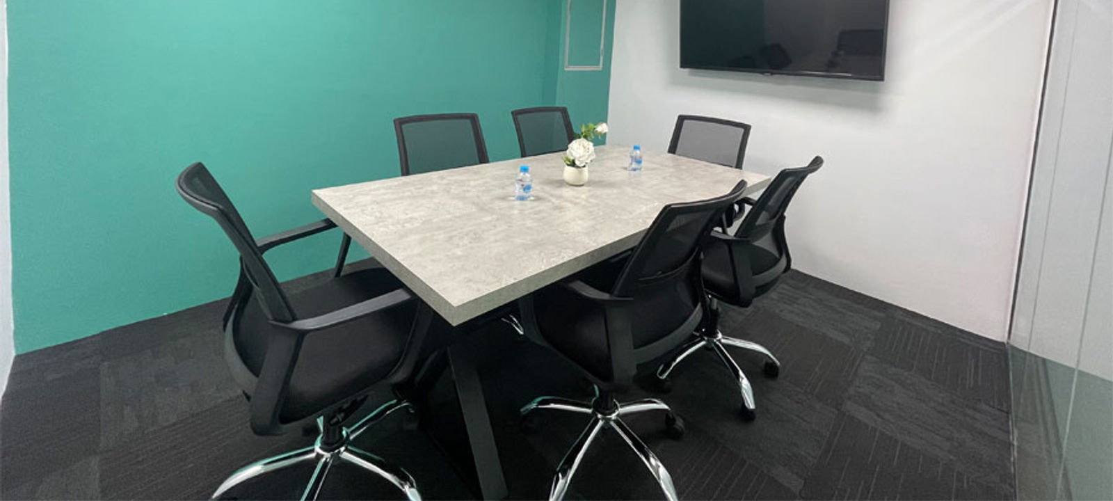 Corniche Street, Sharjah - Image 1