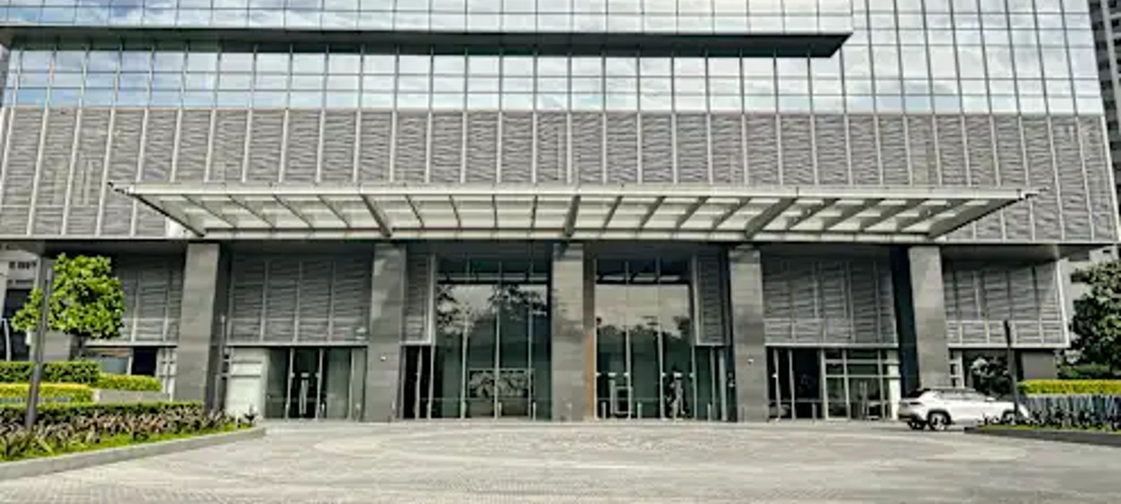 One Vertis Plaza, Quezon City - Image 1