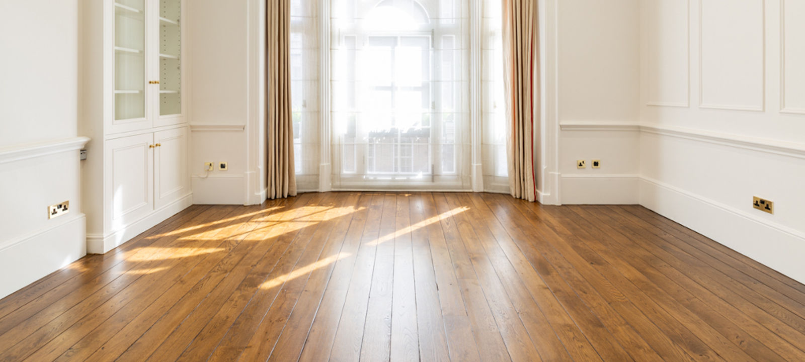 17 Queen Street, Greater London - Image 1