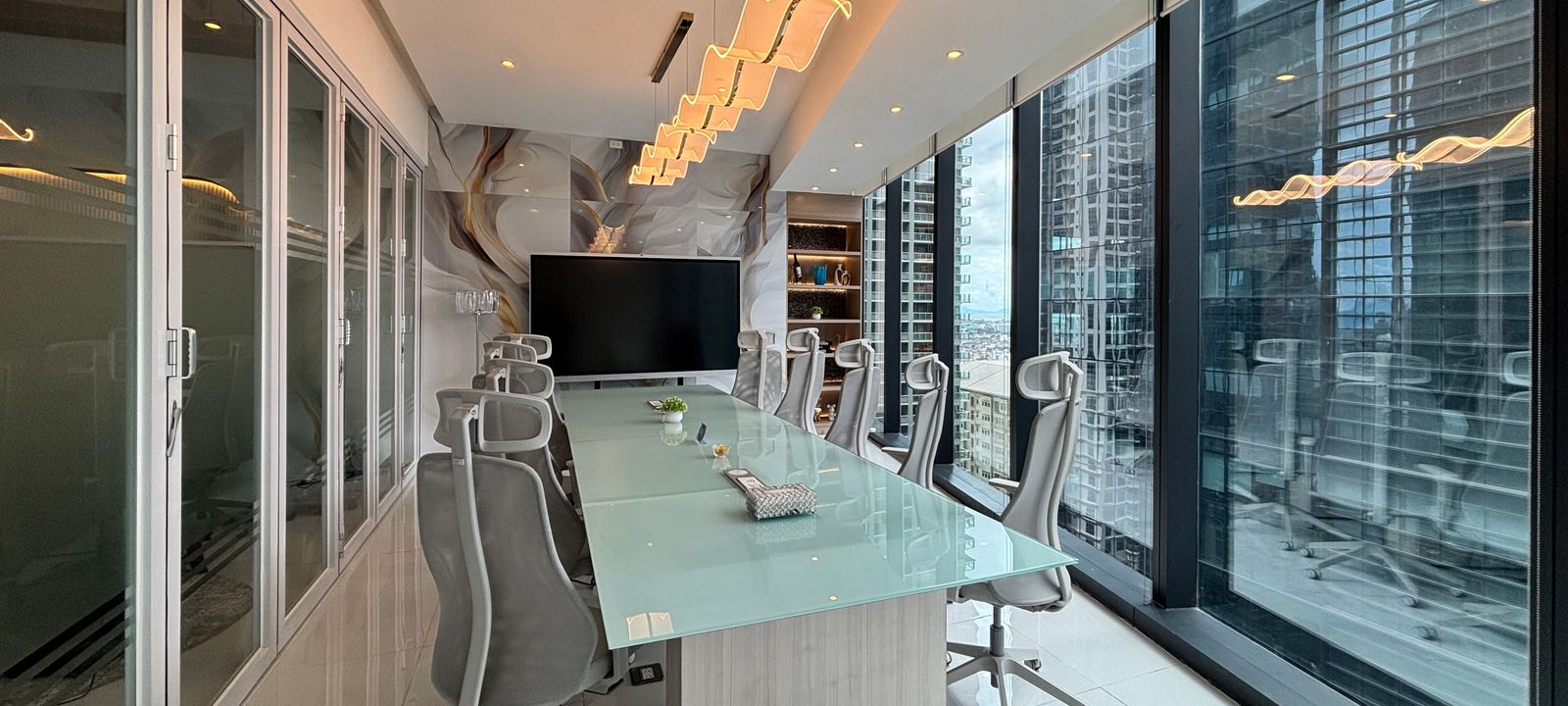 Corner 11th Avenue, Taguig - Image 1