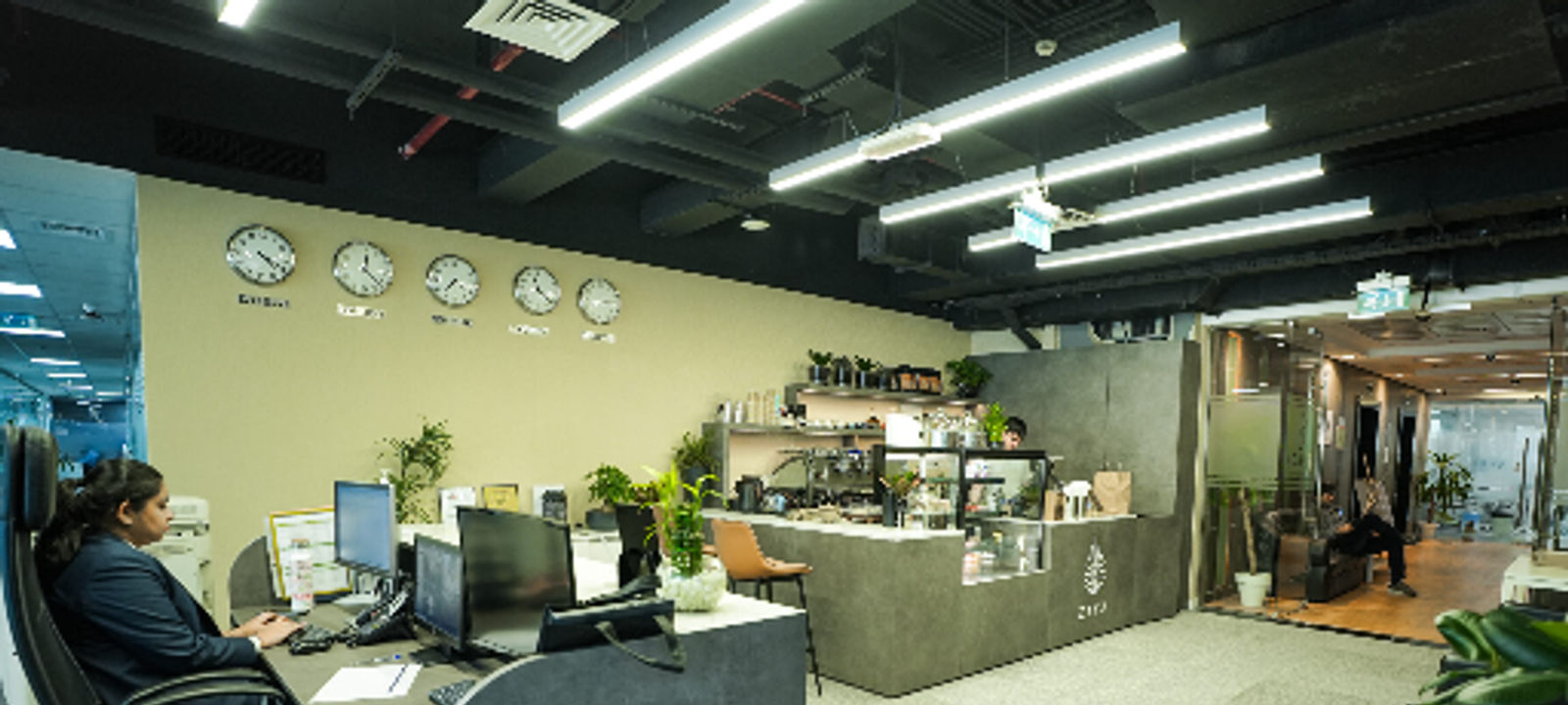 Single Business Tower - Business Bay, Dubai - Image 1