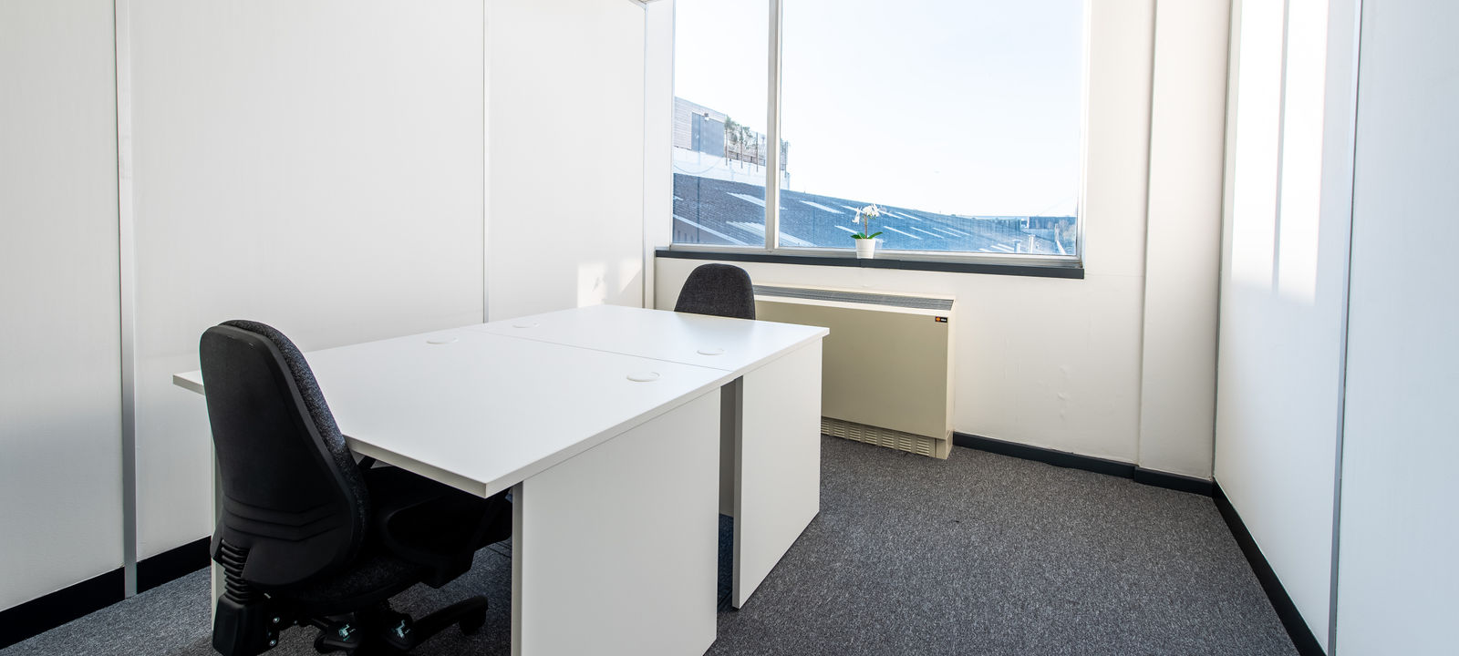 981 Great West Road, Brentford - Image 1