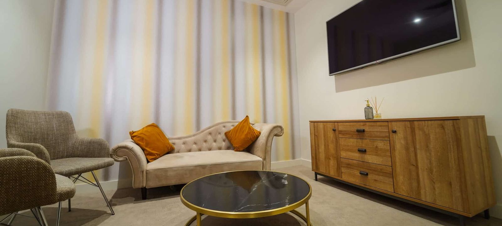 42 Upper Berkeley Street, Greater London - Image 1