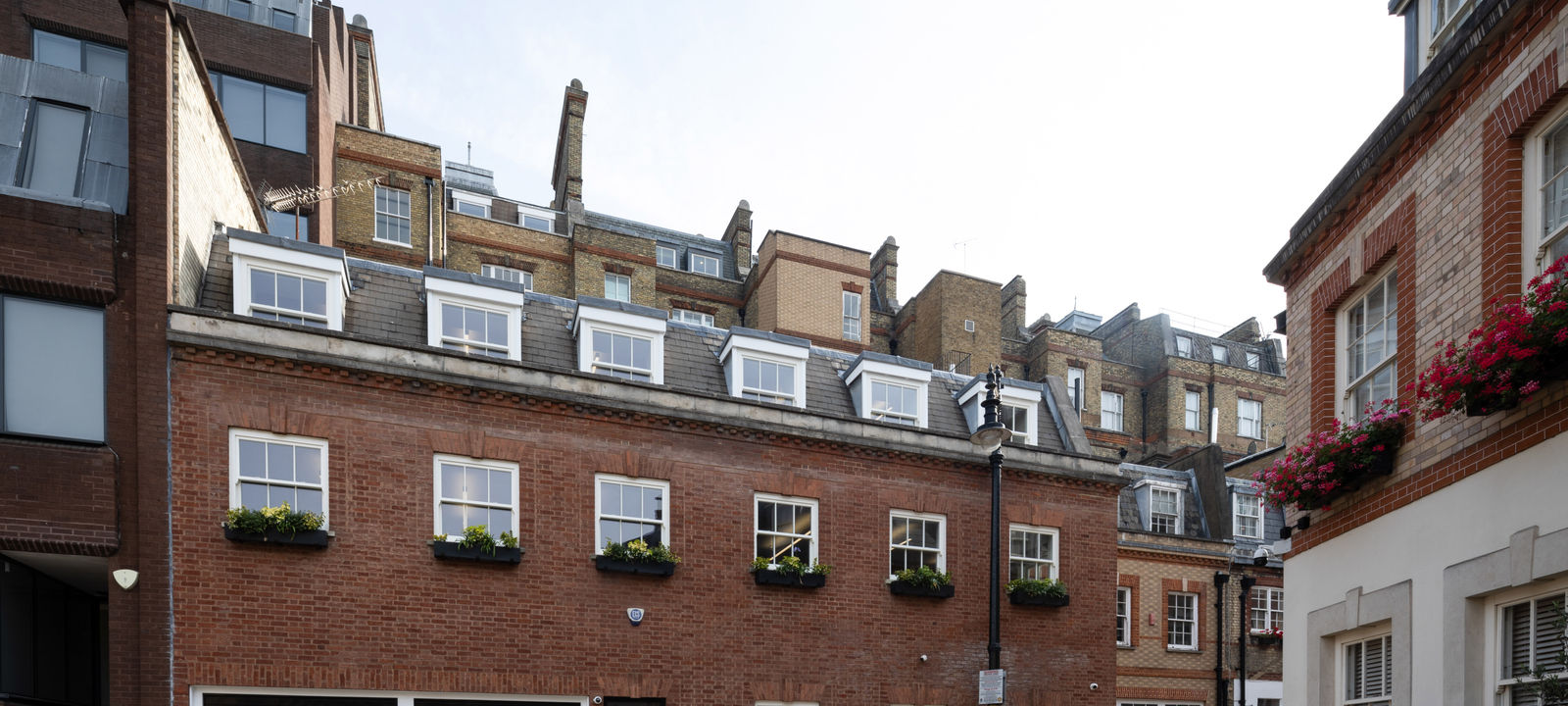 22 Grosvenor Gardens Mews, London - Image 1
