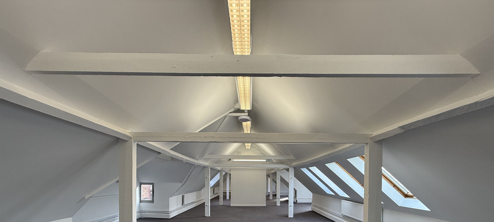 639 High Road, London - Image 1