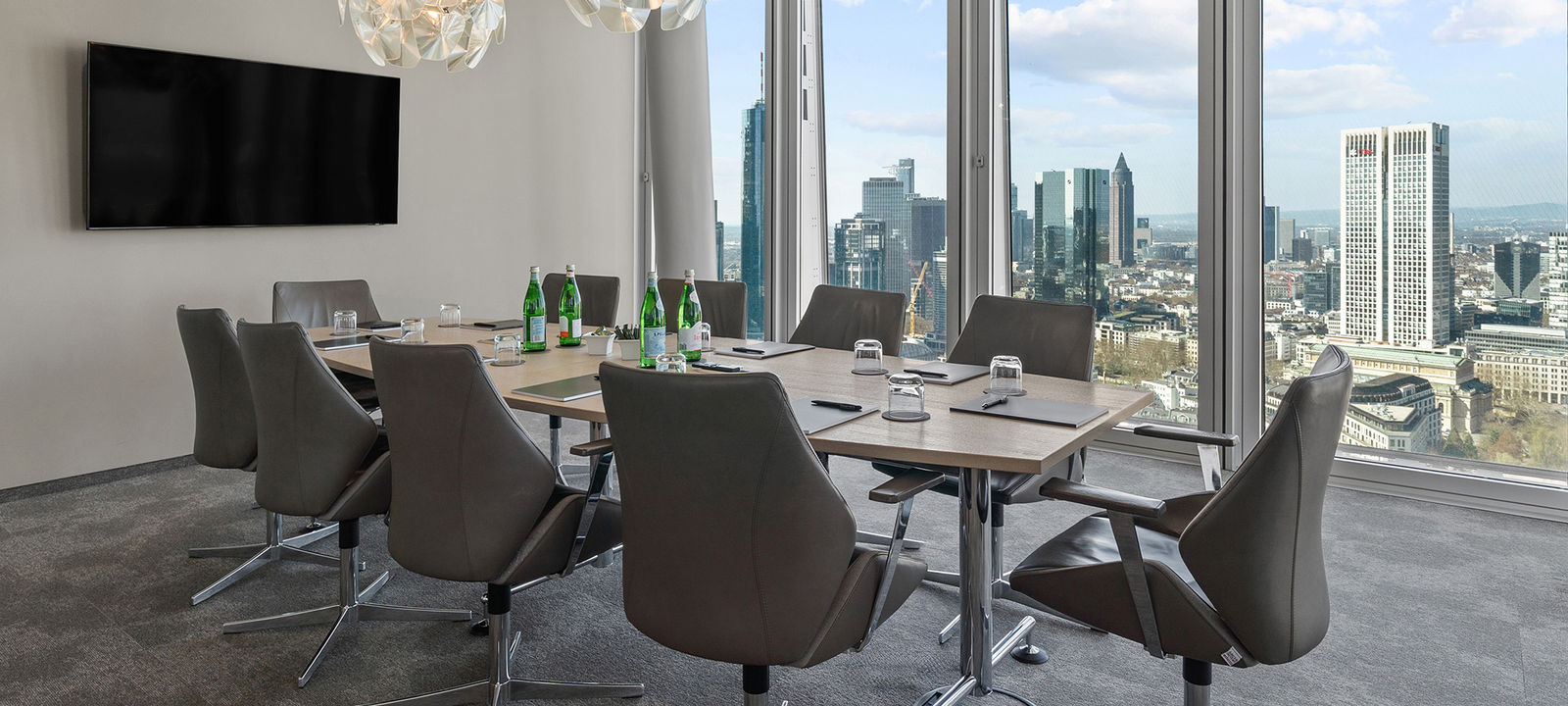 6 Thurn-und Taxis-platz, Frankfurt - Image 1