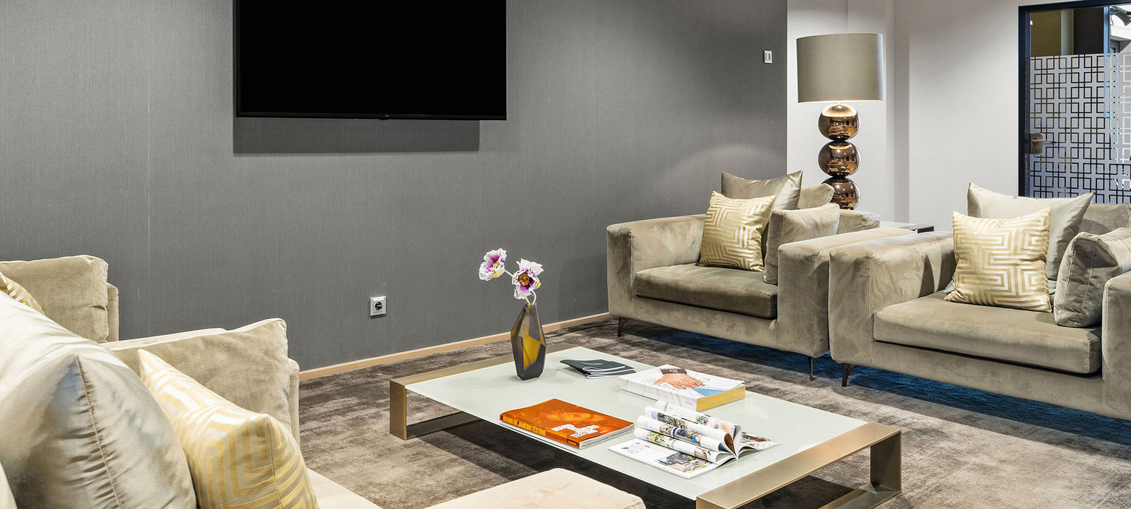 27 Koenigstrasse, Stuttgart - Image 1