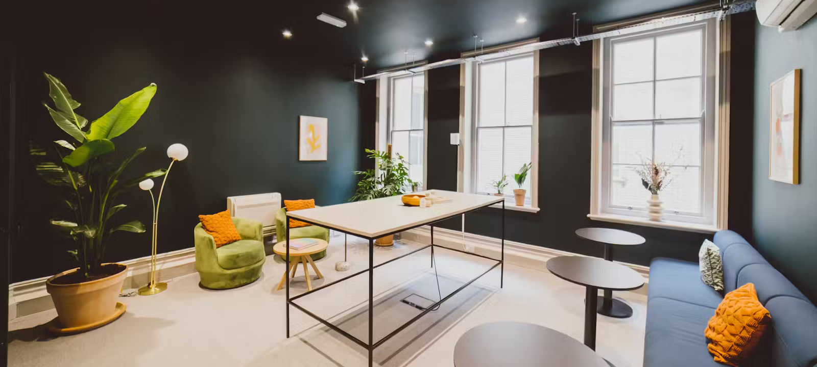 217-218 The Strand, Temple - Image 1