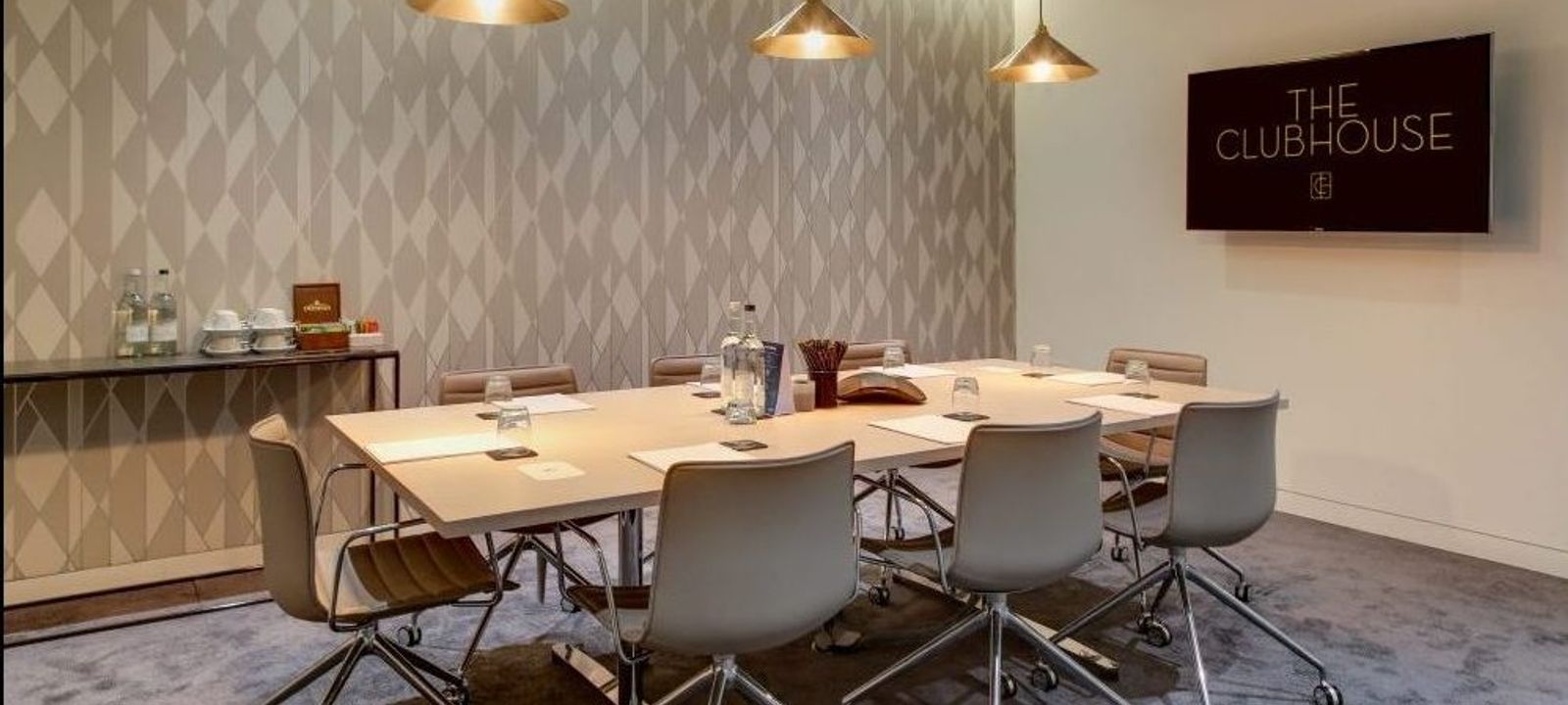 8 St James’s Square, London - Image 1