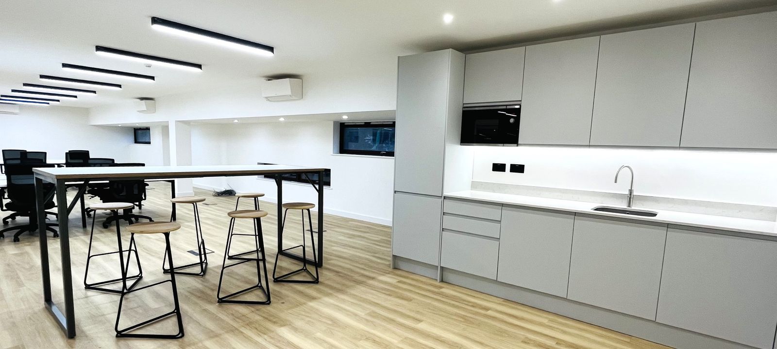 Addison Bridge Place, Kensington - Image 1