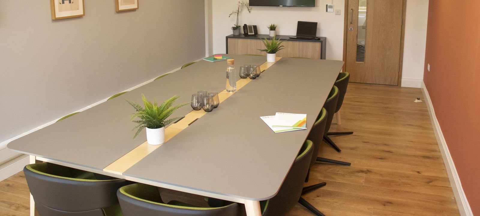 West Street, Farnham - Image 1