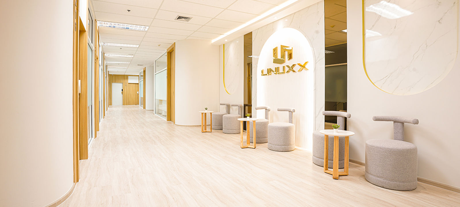 Sukhumvit Road, Khet Khlong Toei - Image 1