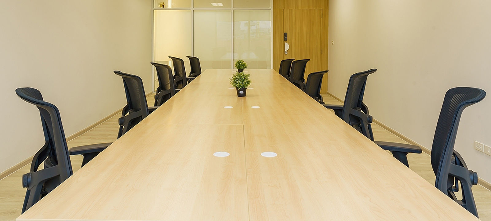 Sukhumvit Road, Khet Khlong Toei - Image 1