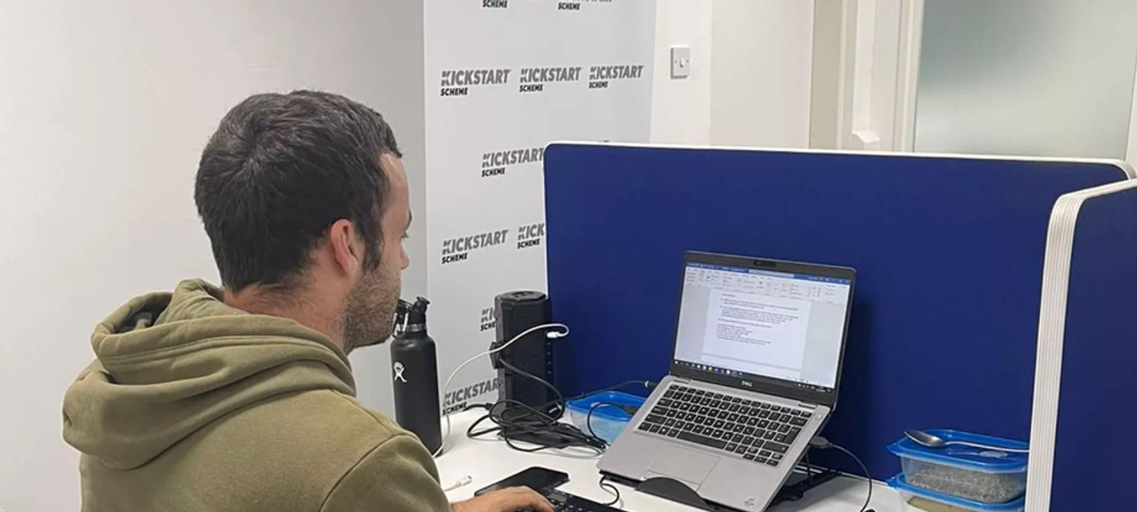 33 Hanworth Road, Surrey - Image 1