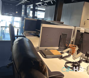 4 Person Shared Office