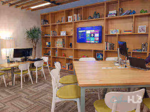 1 Person Coworking Desk