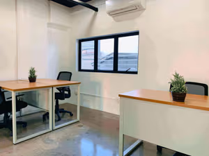 4 Person Private Office