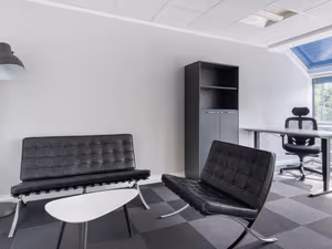 40 Person Private Office