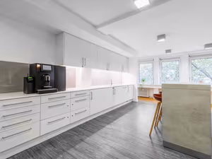 10 Person Private Office